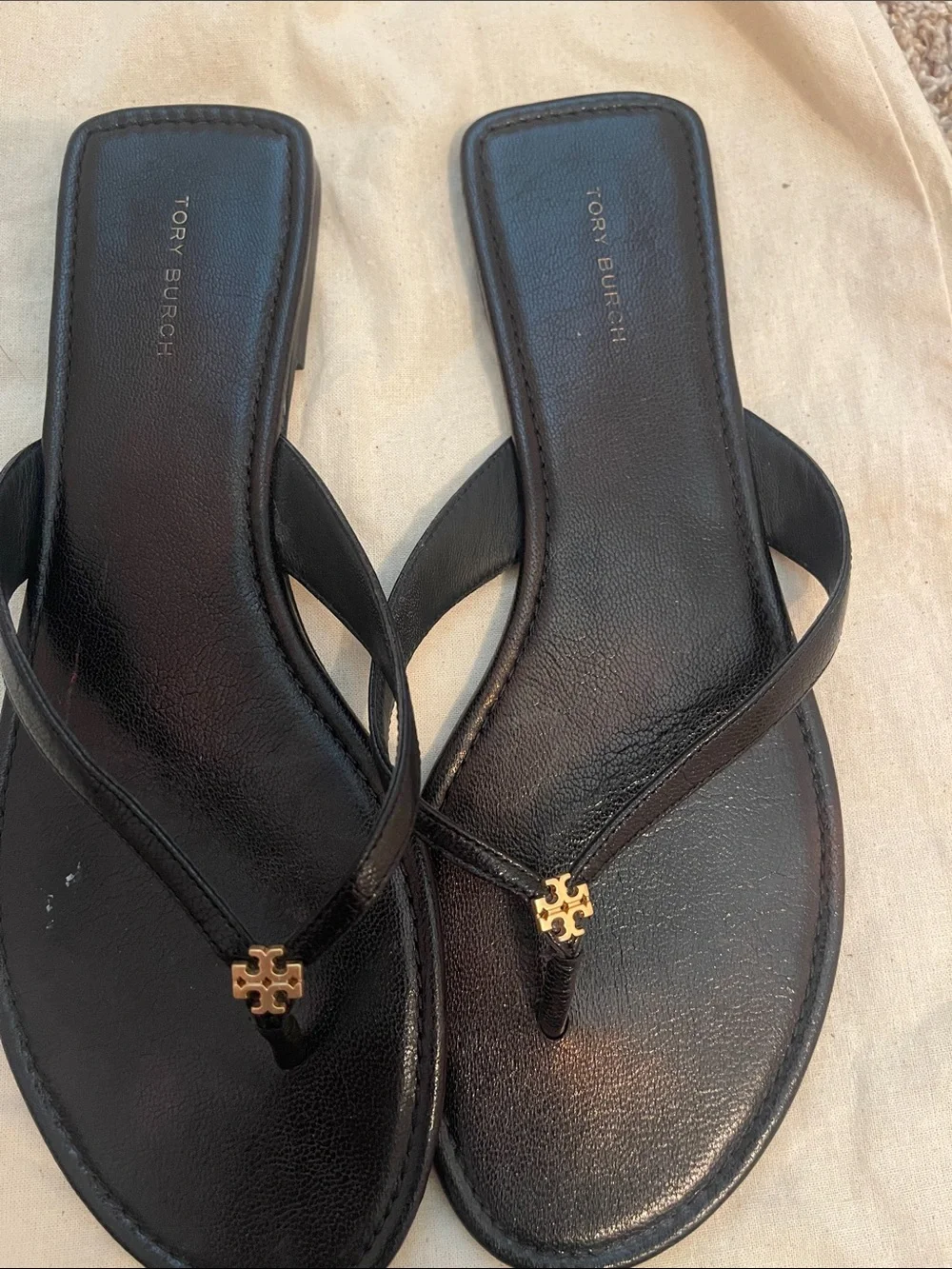 Tory Burch Black Leather Logo Thong Sandals with Gold Emblem - Picture 5 of 7